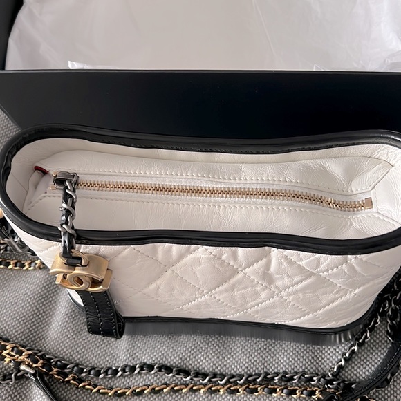 Chanel Gabriel Small handbag, white/black - Picture 3 of 13